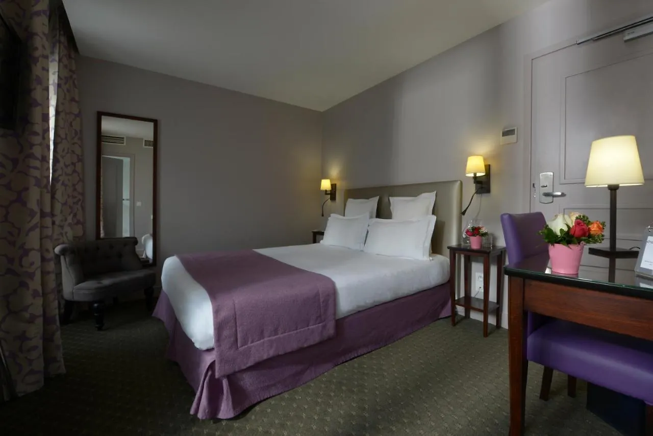 Le Relais Saint Charles Hotel 3*